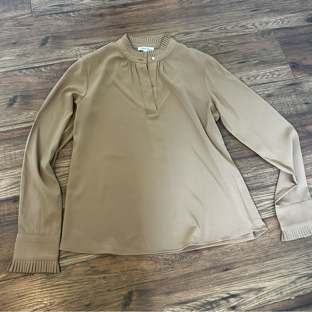 Calvin Klein Tan Long Sleeve Button Down Blouse Casual Neutral Top Small EUC